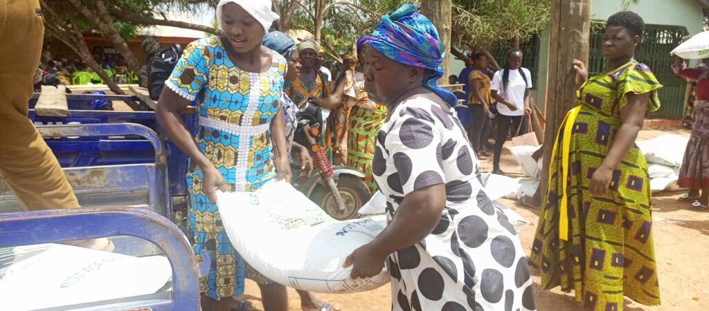 Women Farmers receiving Yara Ghana free fertilizers