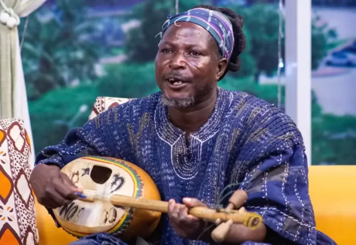 King Ayisoba, traditional guitarist
