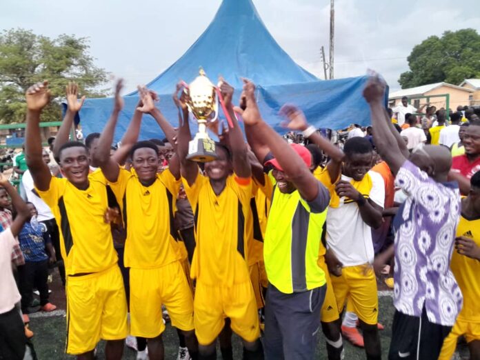Tanzui Community handed the trophy after beating Pobaga in penalty shootout