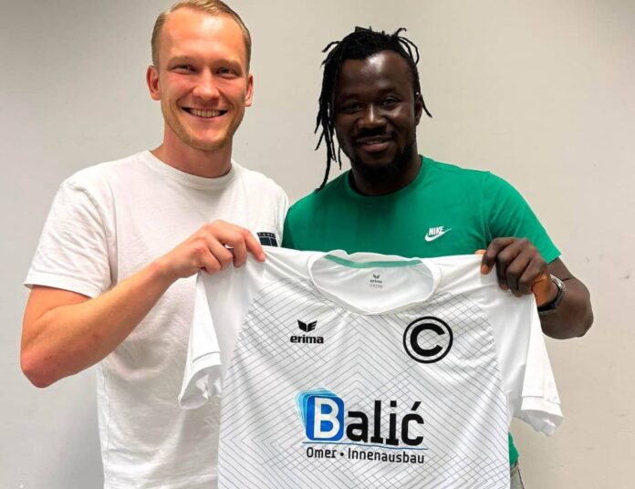 Jordi Alba unveiled after signing the deal