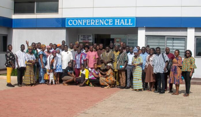 OFFICIALS OF WOM WITHCOMMUNITY LEADERS